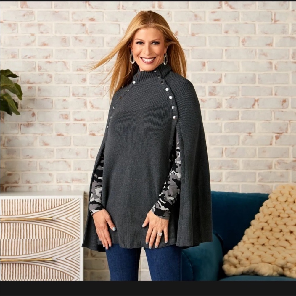 NWT G.I.L.I. (Got It Love It)Black Poncho/Cape Fall Spring Size XS/S